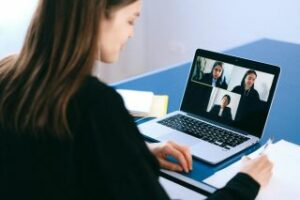 Lire la suite à propos de l’article Deep Fake : Comprendre les dangers de la manipulation numérique