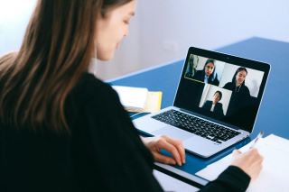 Lire la suite à propos de l’article Deep Fake : Comprendre les dangers de la manipulation numérique